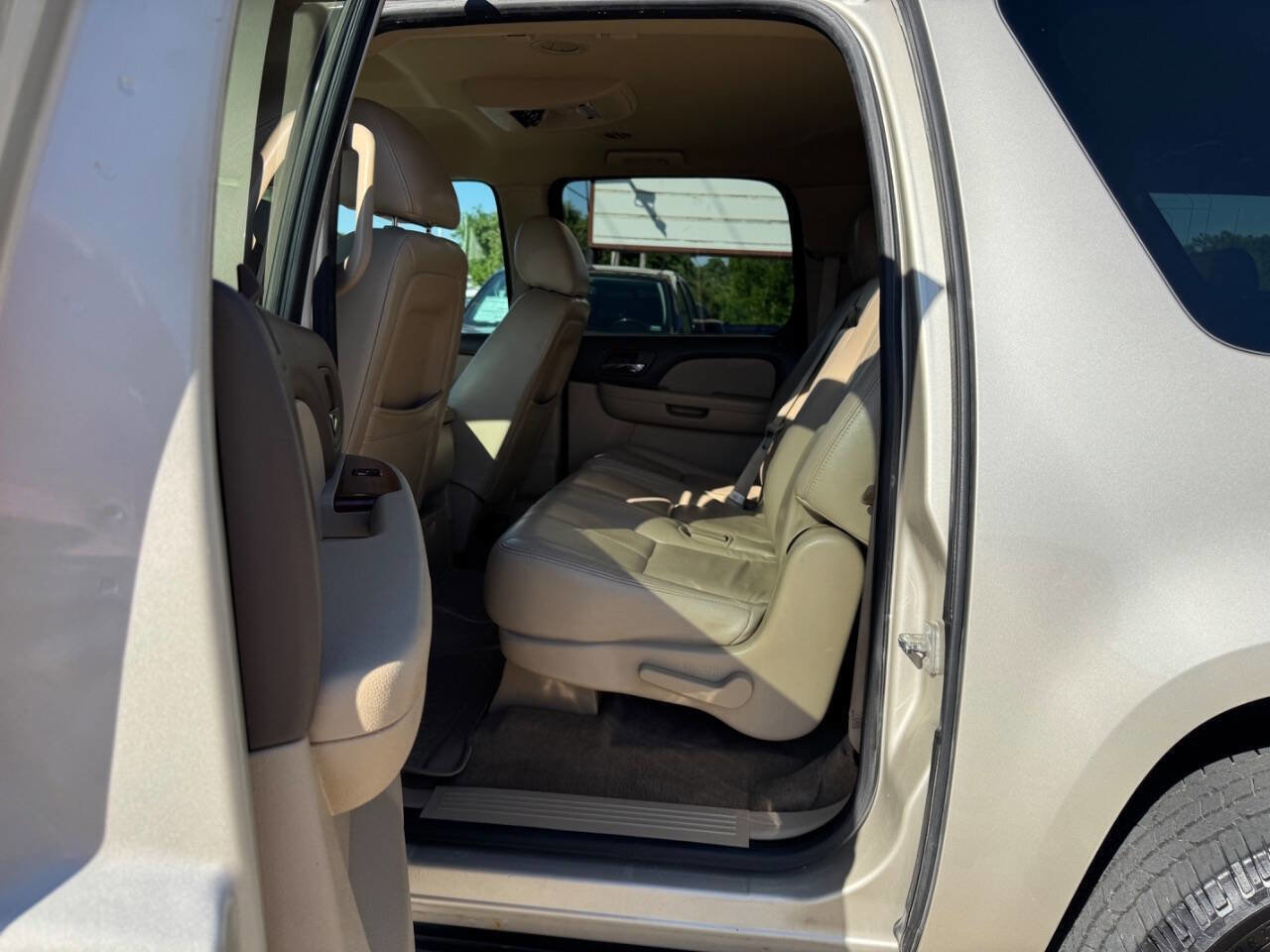 Used 2013 Chevrolet Suburban LS RWD image 13