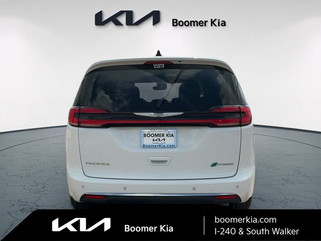 Used 2023 Chrysler Pacifica Touring-L FWD image 6