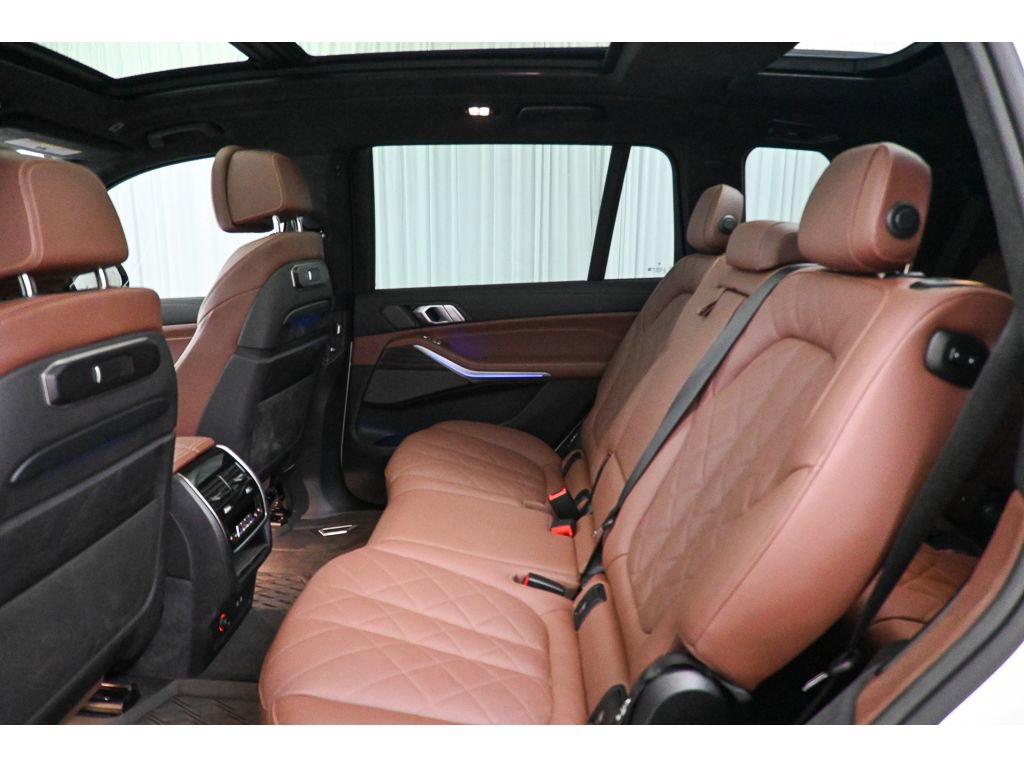 Used 2025 BMW X7 xDrive40i w/ Executive Package image 31