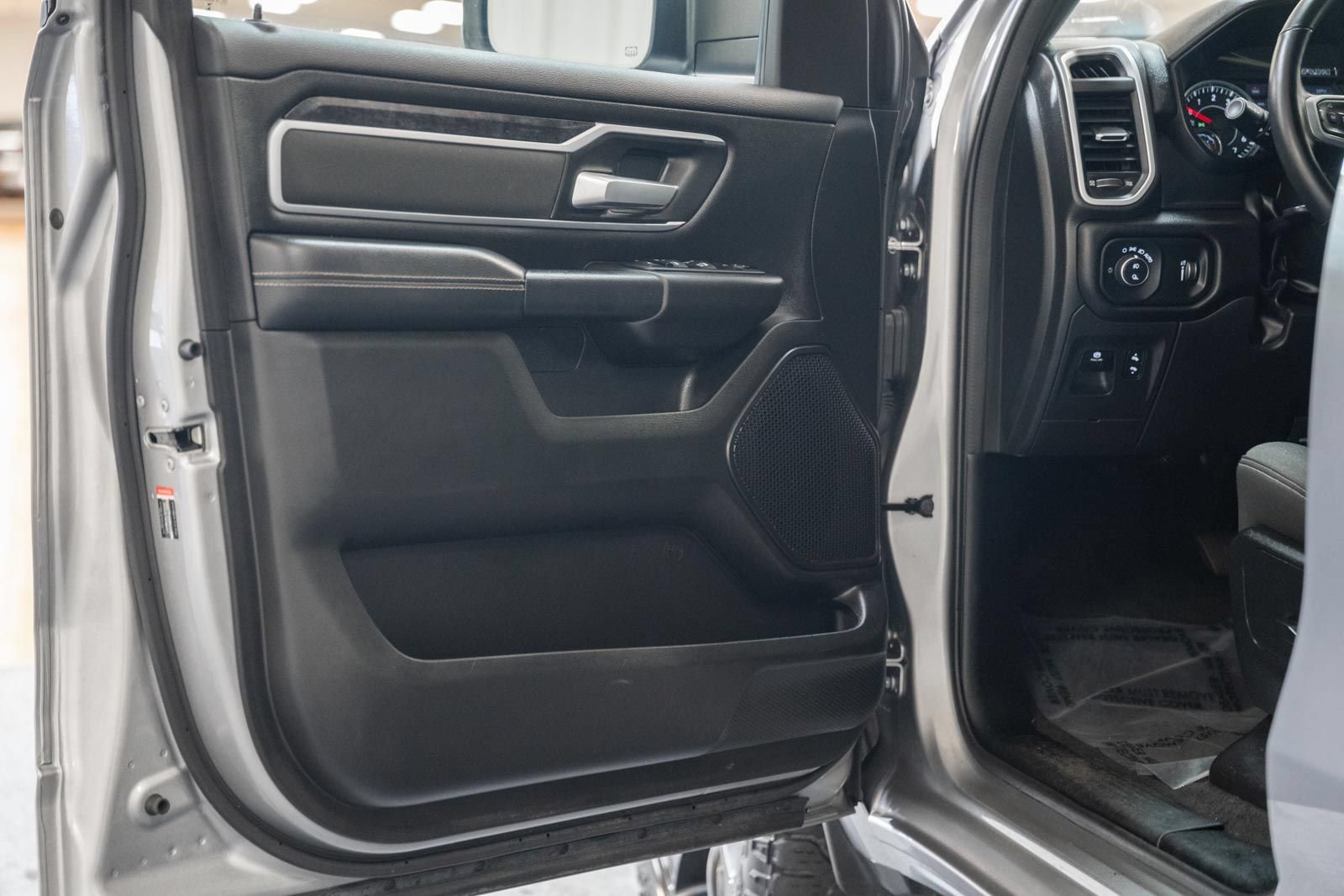 Used 2023 RAM 1500 Big Horn AWD/4WD image 37