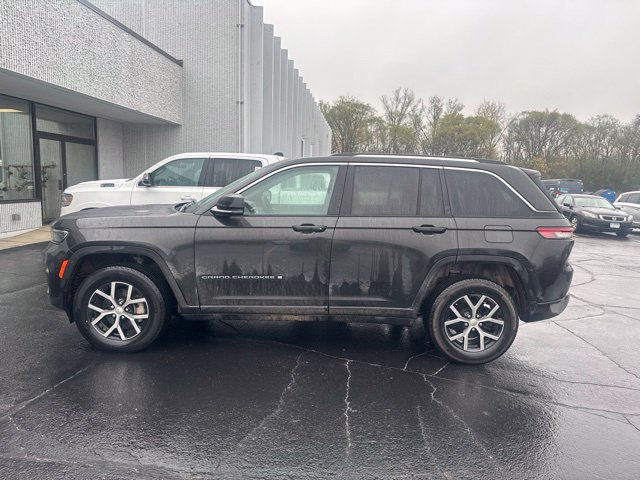 Used 2024 Jeep Grand Cherokee Limited AWD/4WD image 5