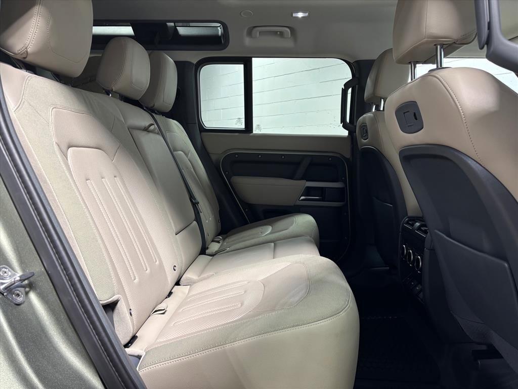 Used 2020 Land Rover Defender 110 First Edition image 39