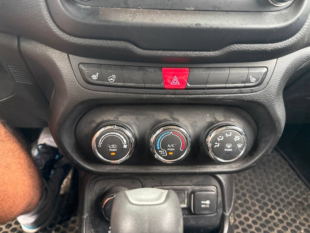 Used 2017 Jeep Renegade Latitude AWD/4WD image 25