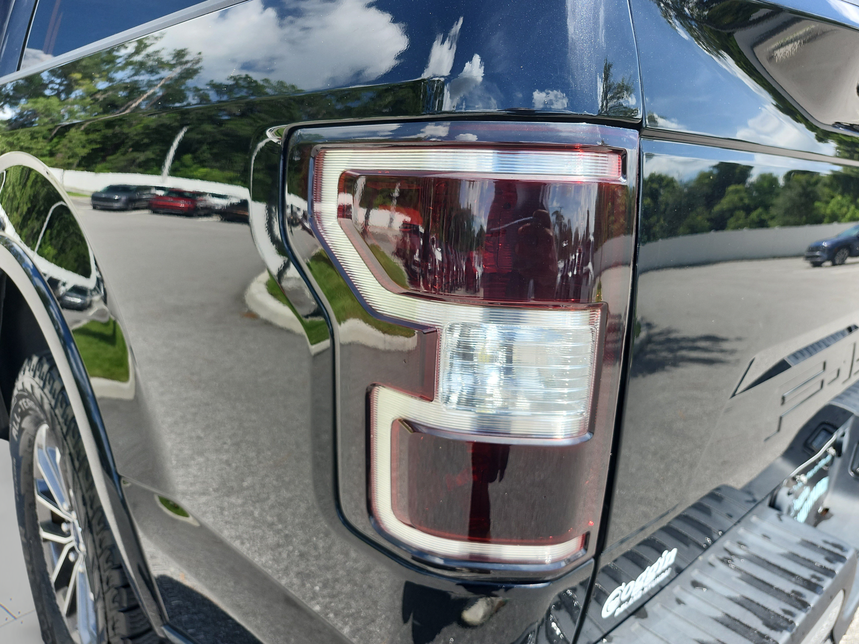 Used 2019 Ford F150 Lariat w/ Trailer Tow Package RWD image 27