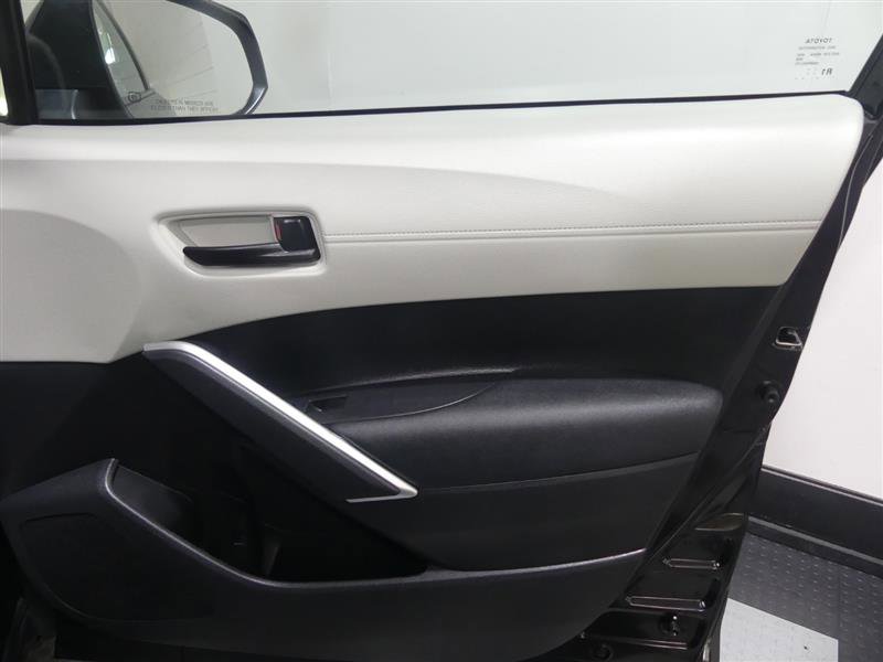 Used 2023 Toyota Corolla Cross L AWD/4WD image 18