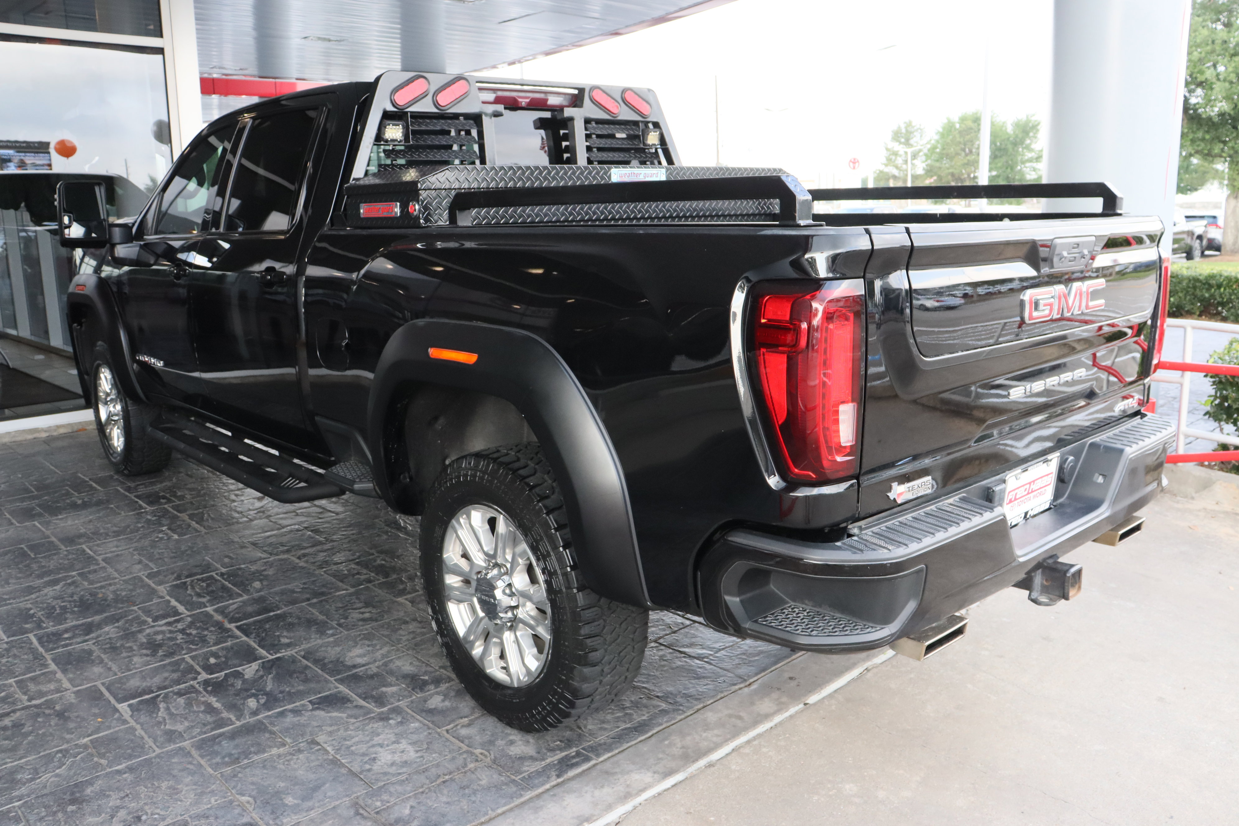 Used 2022 GMC Sierra 2500 AT4 image 9