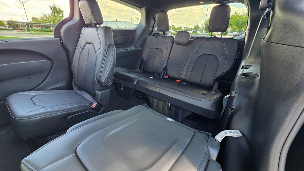 New 2025 Chrysler Pacifica Select image 22