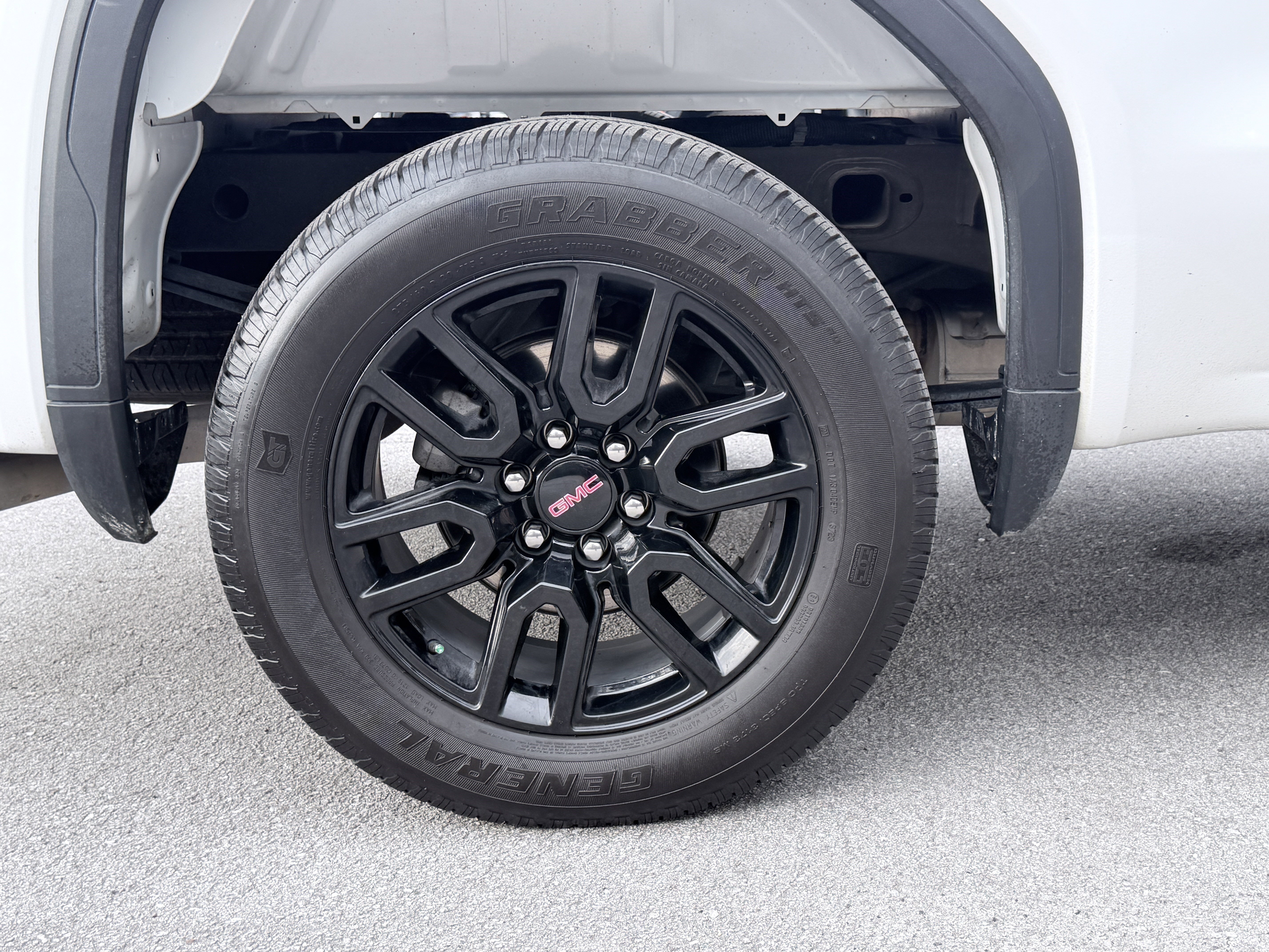 Used 2024 GMC Sierra 1500 Elevation image 12