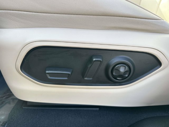 Certified 2025 Jeep Grand Cherokee Limited AWD/4WD image 17