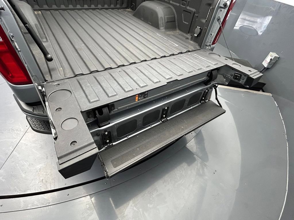 Used 2024 Chevrolet Silverado 1500 High Country w/ Technology Package image 55