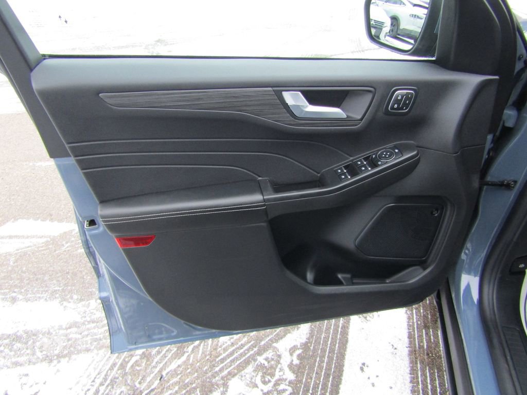 Used 2025 Ford Escape SE w/ PHEV Premium Package image 15