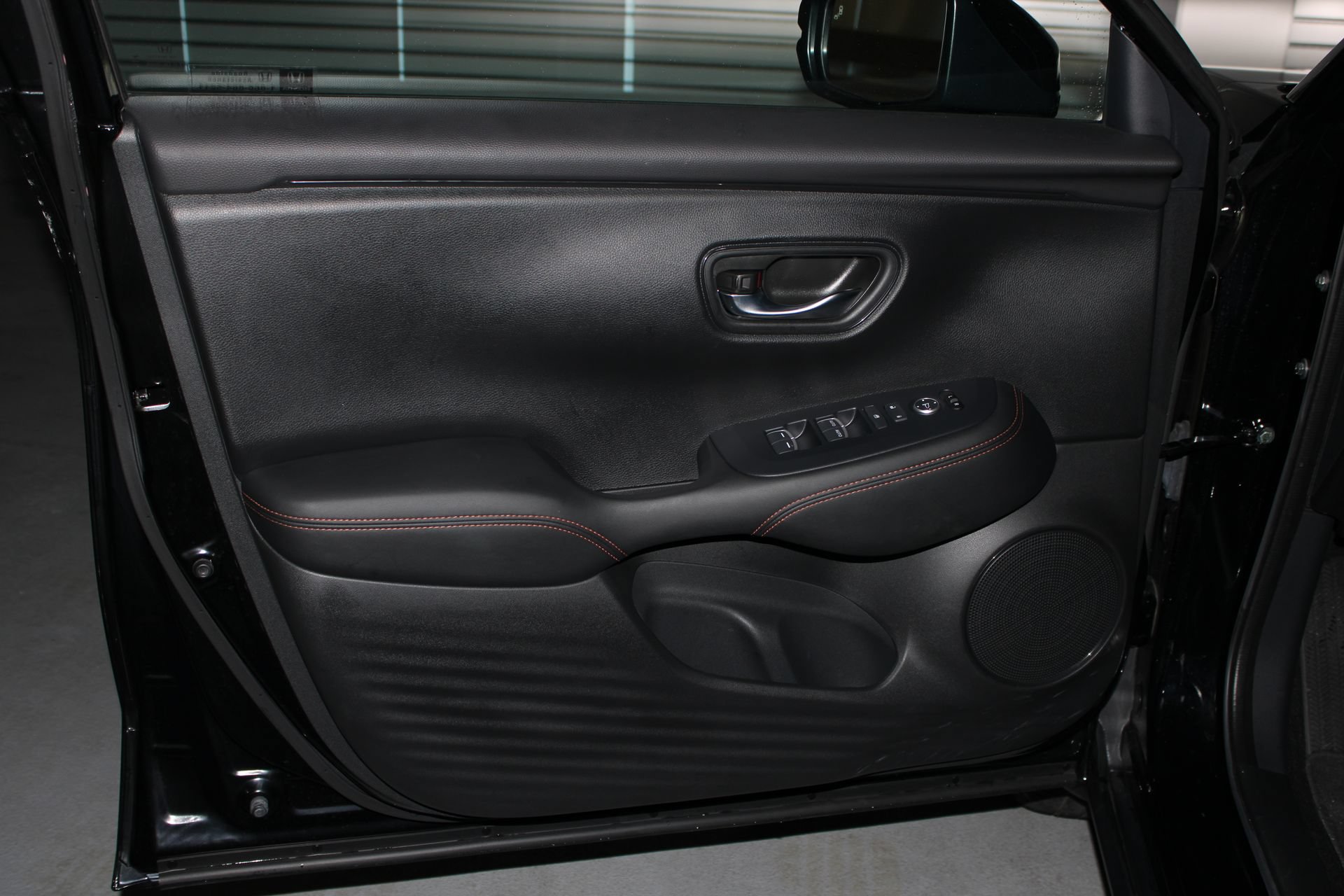Used 2025 Honda HR-V Sport image 11