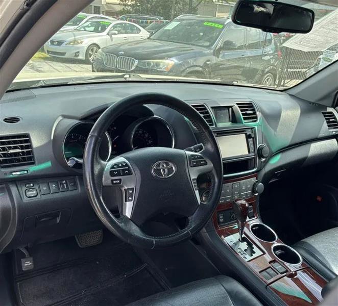 Used 2013 Toyota Highlander Limited FWD image 12