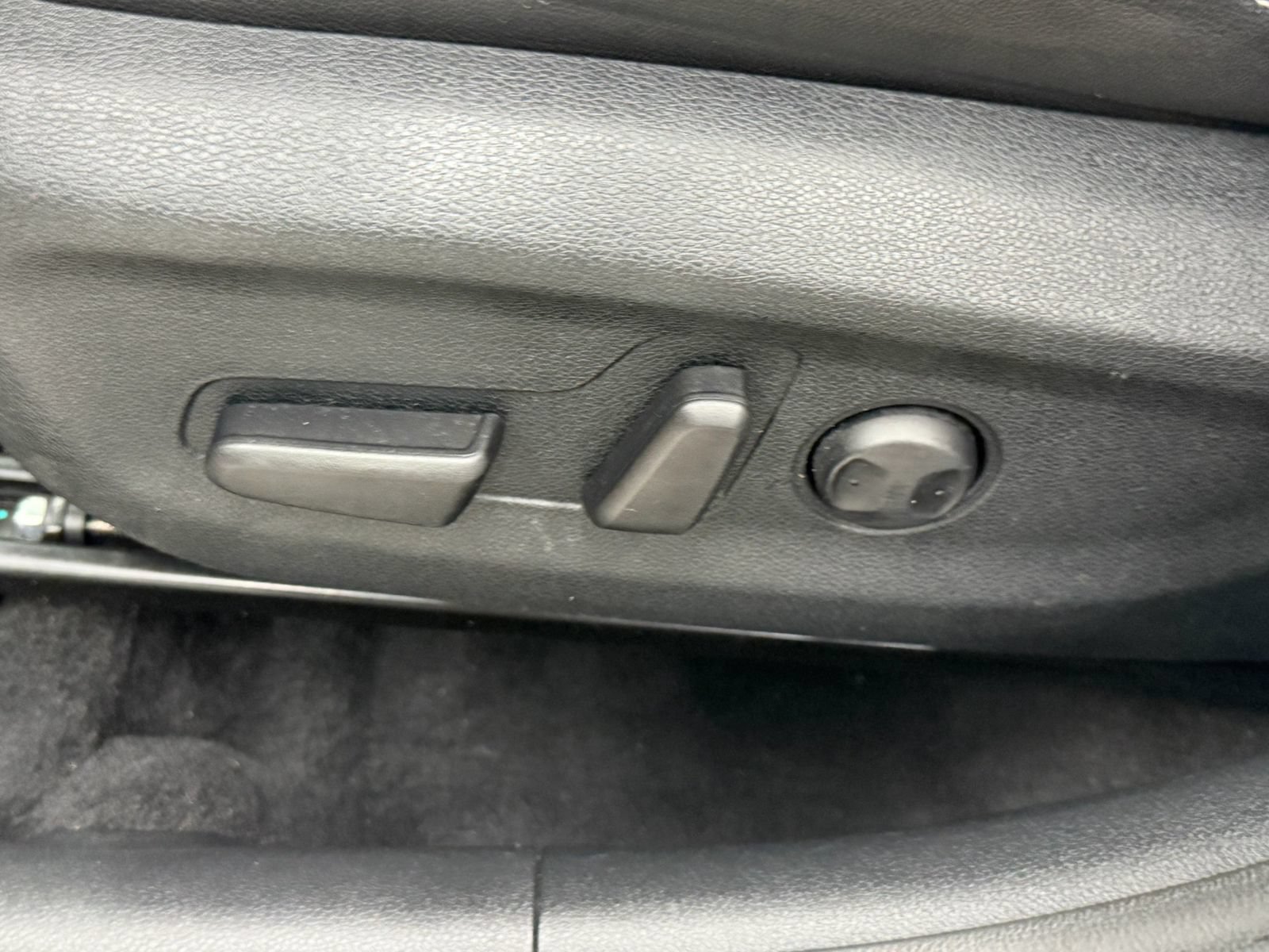 Used 2017 Kia Niro Touring FWD image 23