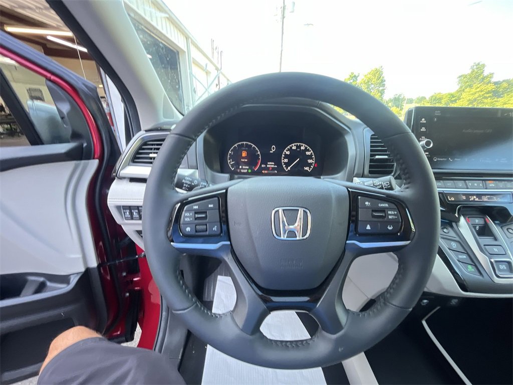 Used 2025 Honda Odyssey Touring image 14