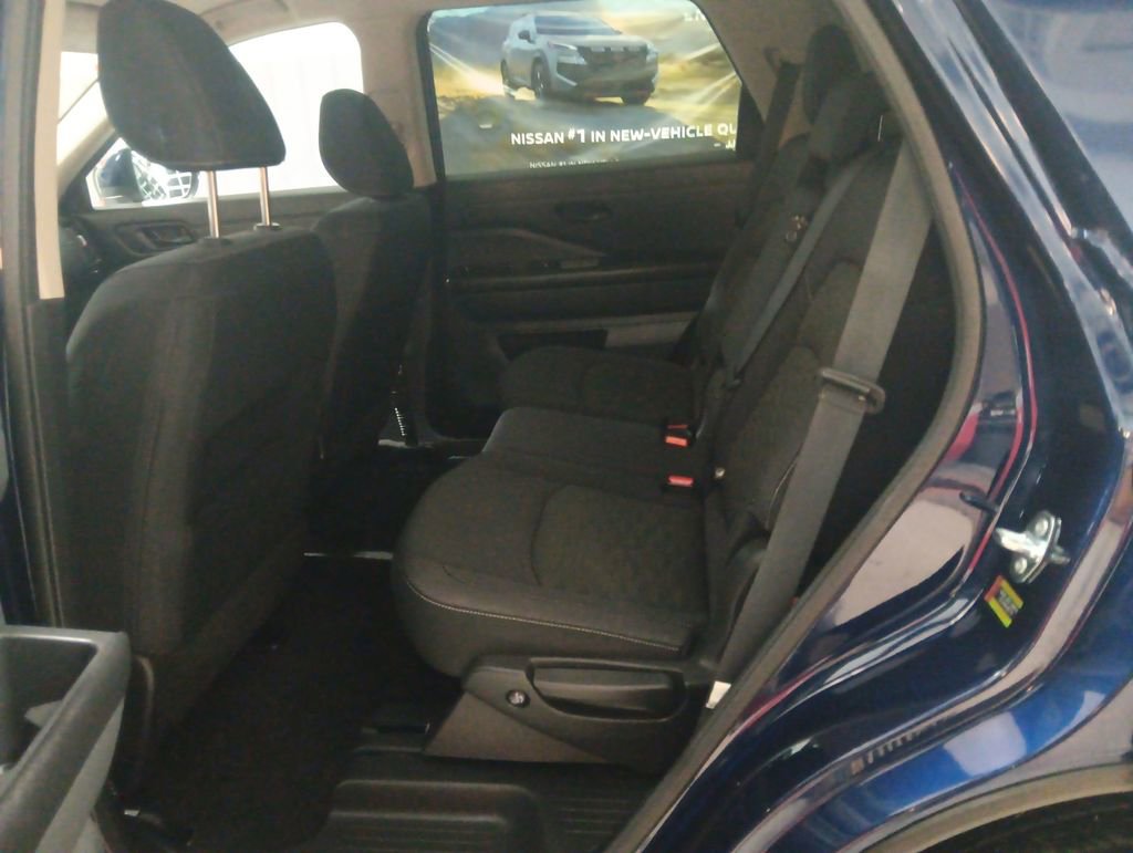 Used 2024 Nissan Pathfinder SV image 24