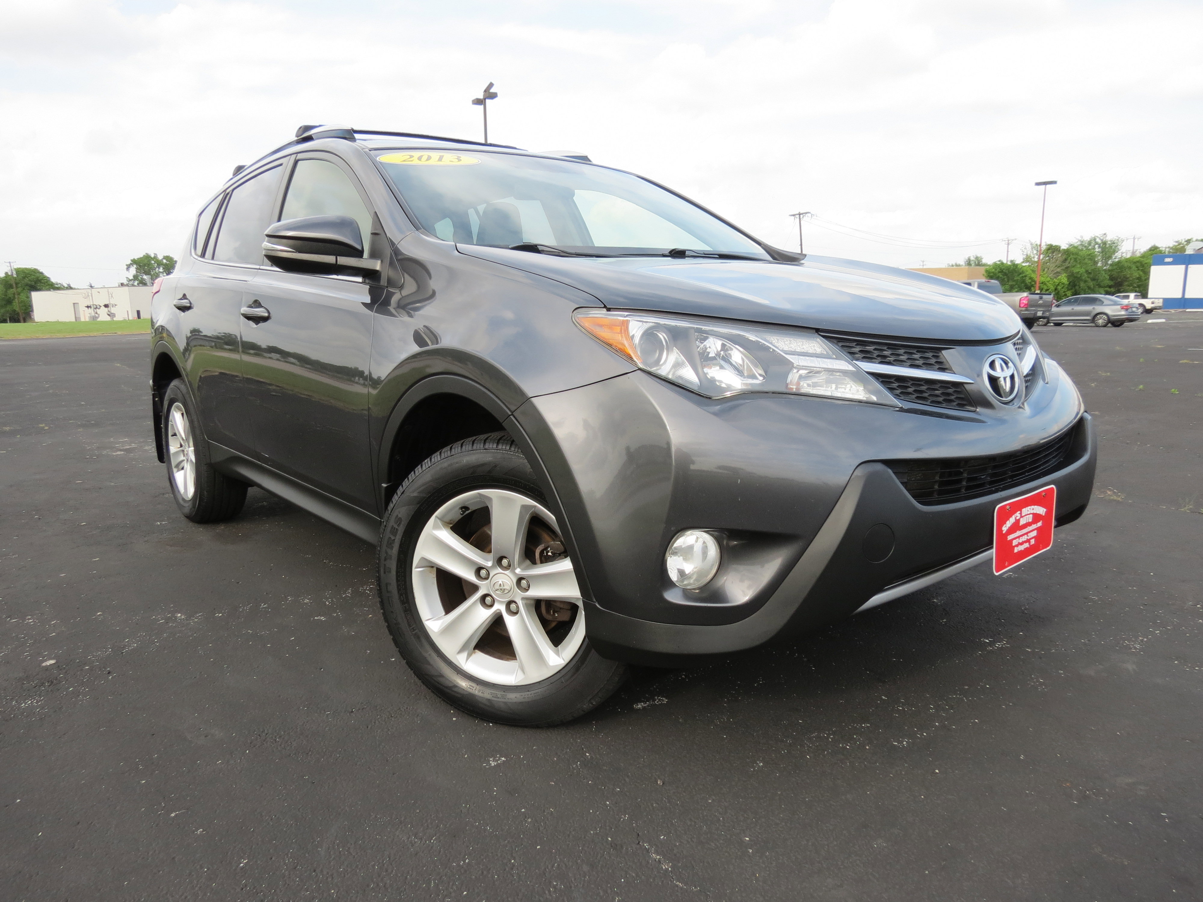 Used 2013 Toyota RAV4 XLE FWD image 2