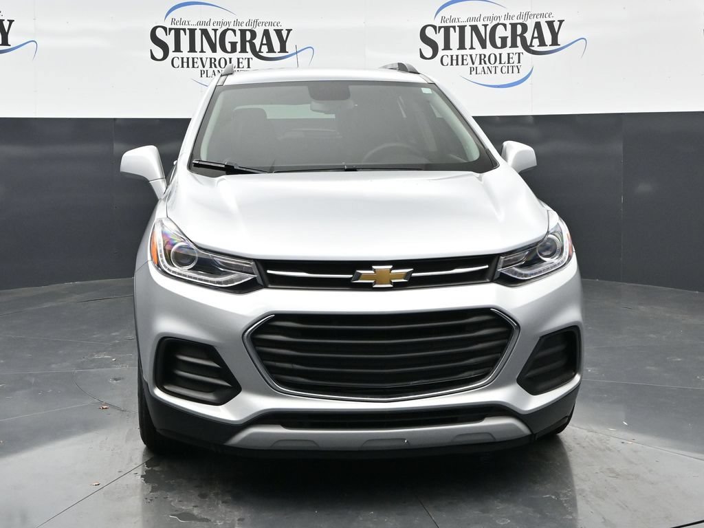 Used 2020 Chevrolet Trax LT w/ Driver Confidence Package FWD image 2