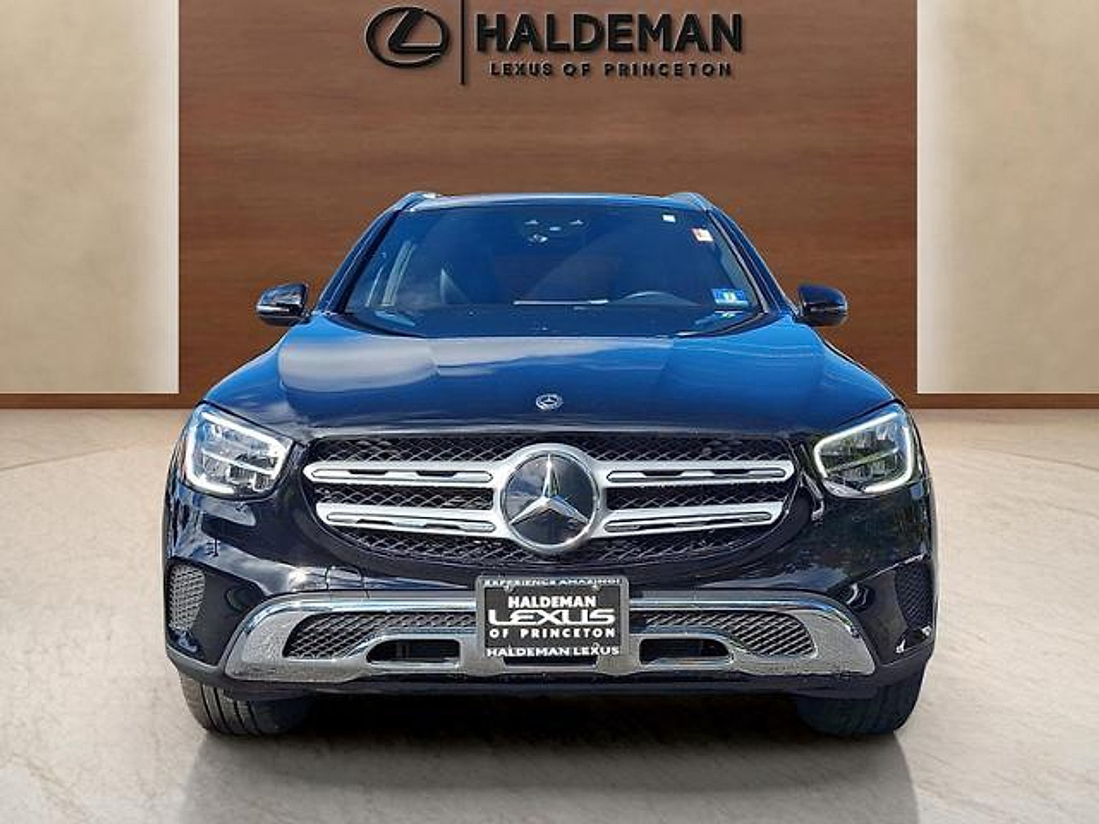 Used 2020 Mercedes-Benz GLC 300 4MATIC image 2