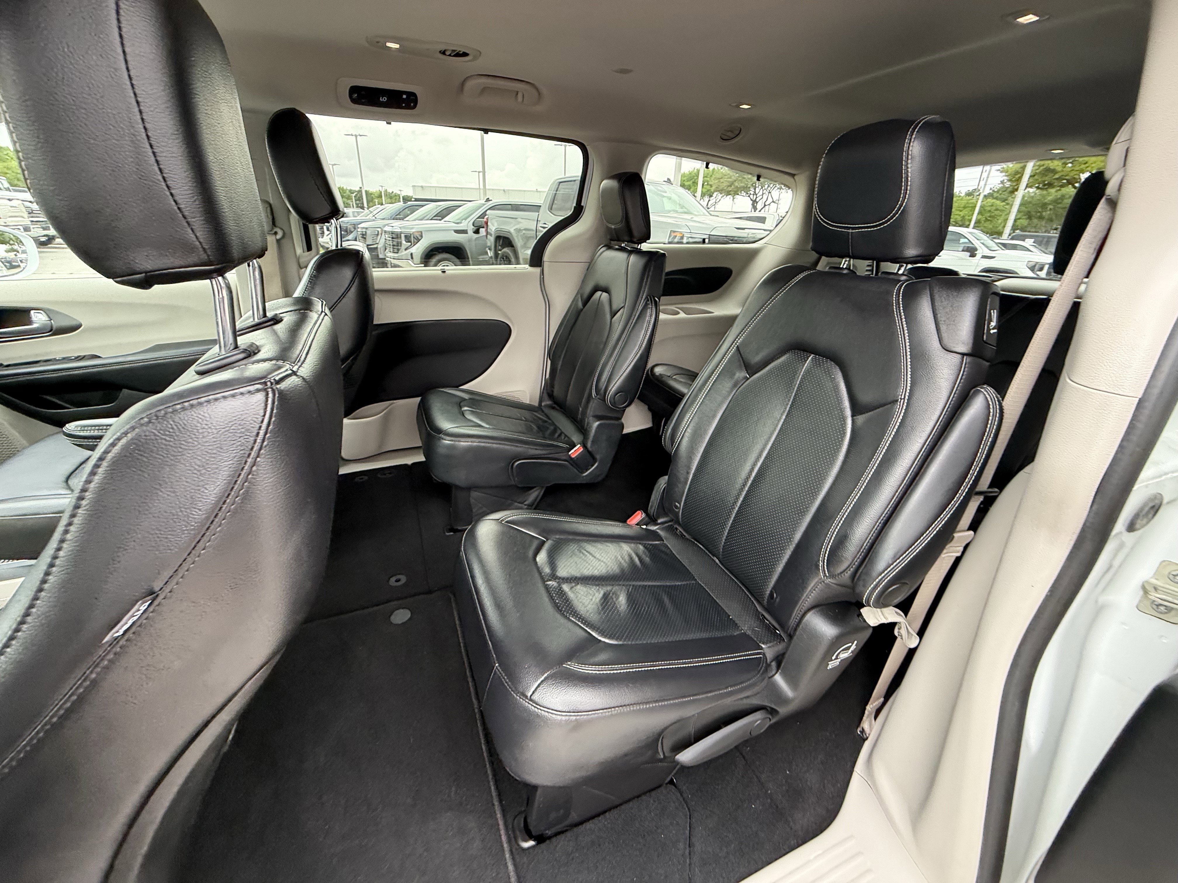 Used 2022 Chrysler Pacifica Touring-L image 30