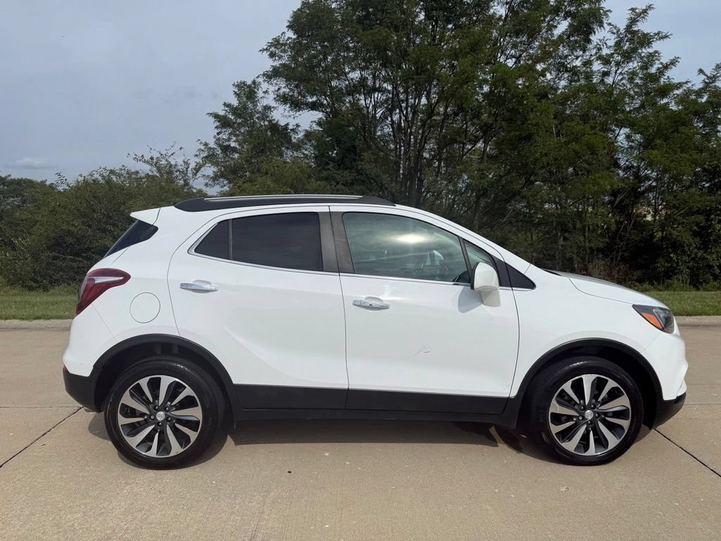 Used 2021 Buick Encore Preferred AWD/4WD image 2