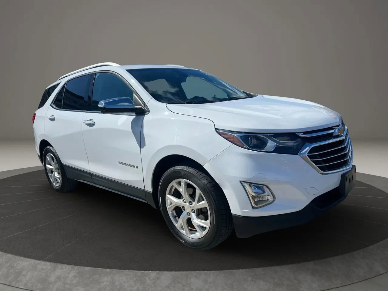Used 2018 Chevrolet Equinox Premier w/ LPO, Cargo Package AWD/4WD image 3