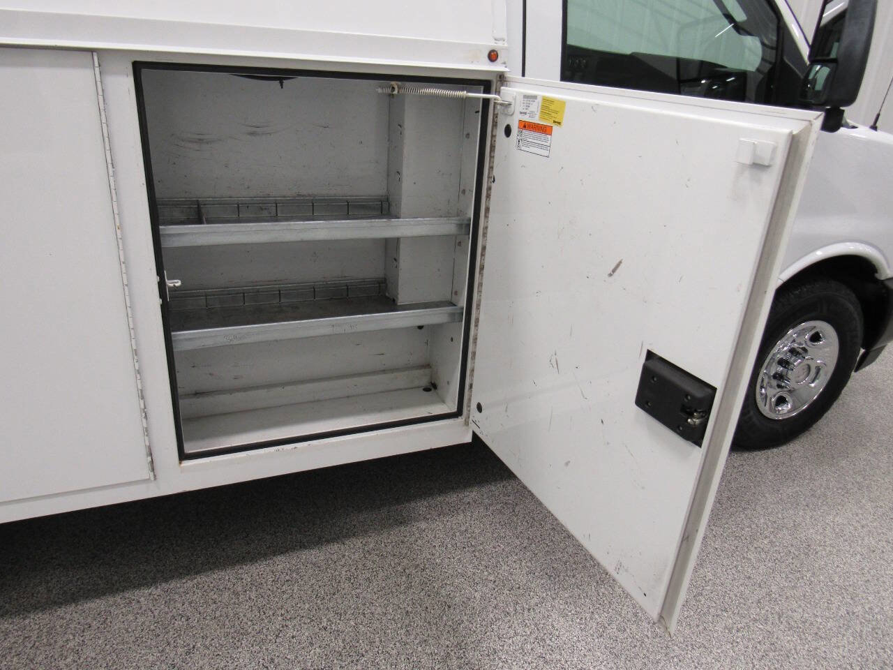 Used 2018 Chevrolet Express 3500 w/ Power Convenience Package RWD image 32