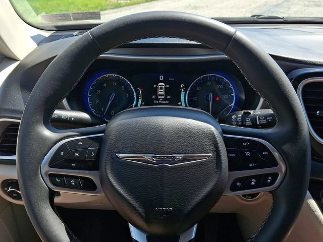 Certified 2023 Chrysler Pacifica Touring-L FWD image 18