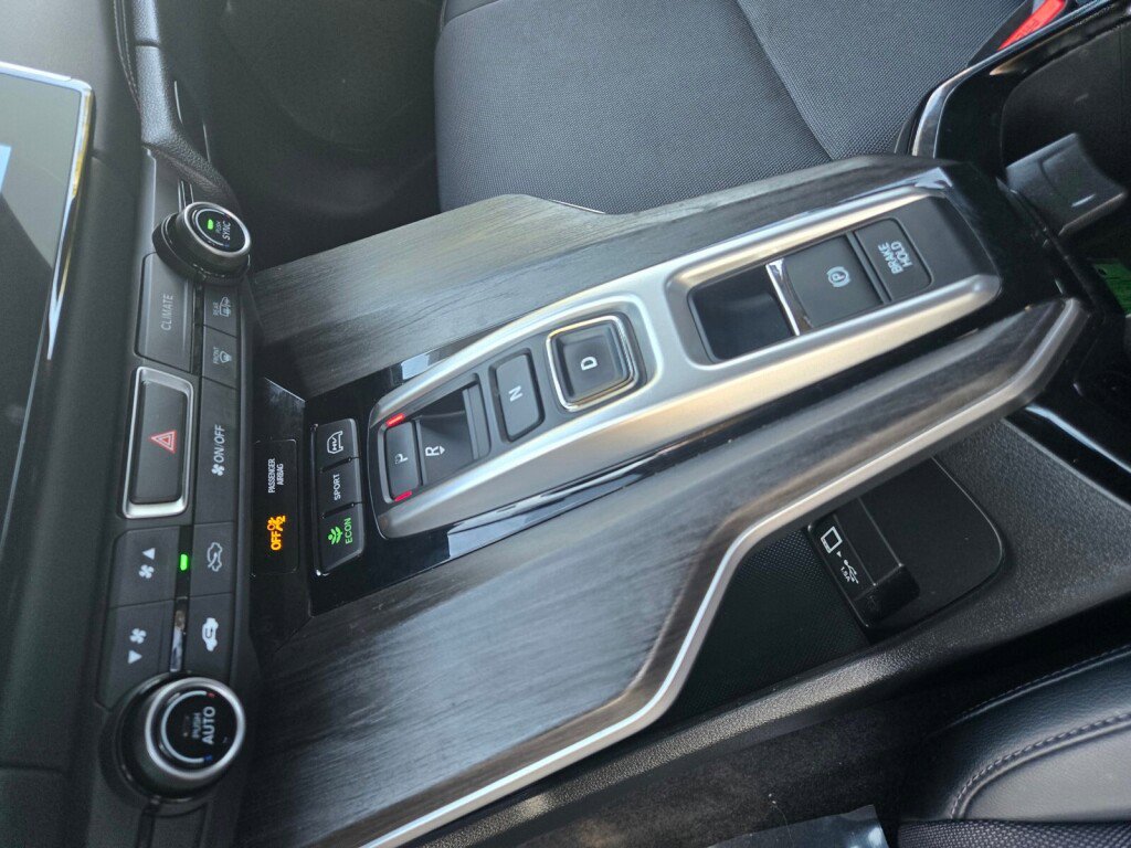 Certified 2018 Honda Clarity Plug-In Hybrid image 21