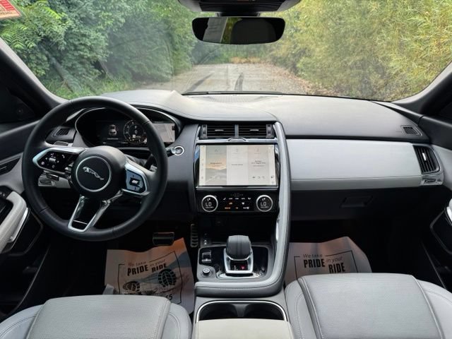 Certified 2024 Jaguar E-PACE R-Dynamic SE AWD/4WD image 21