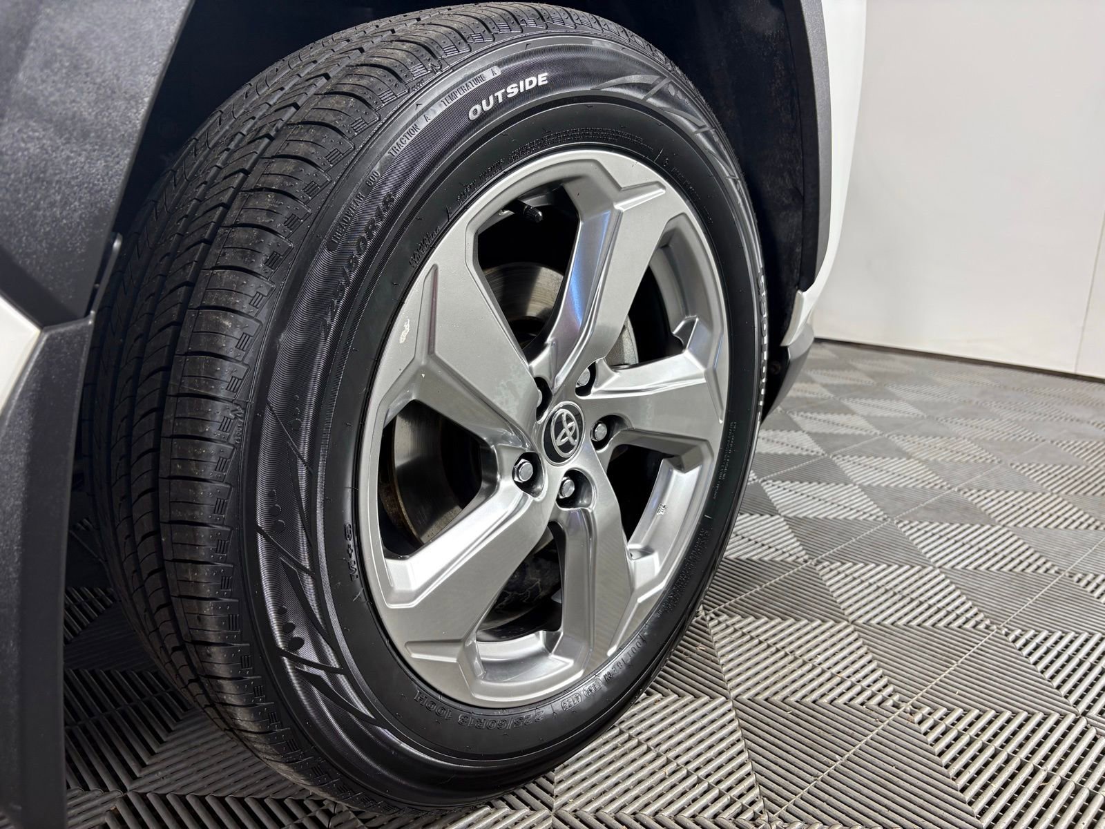 Used 2020 Toyota RAV4 Limited image 10