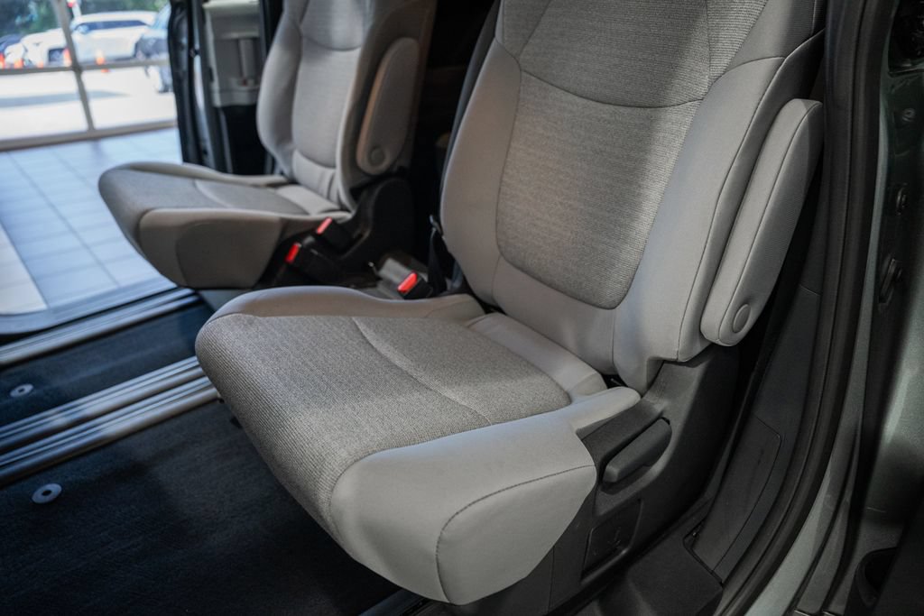 Used 2026 Toyota Sienna LE FWD image 26
