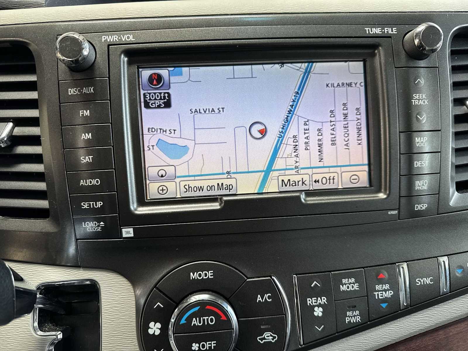 Used 2014 Toyota Sienna Limited w/ Limited Premium Package image 26