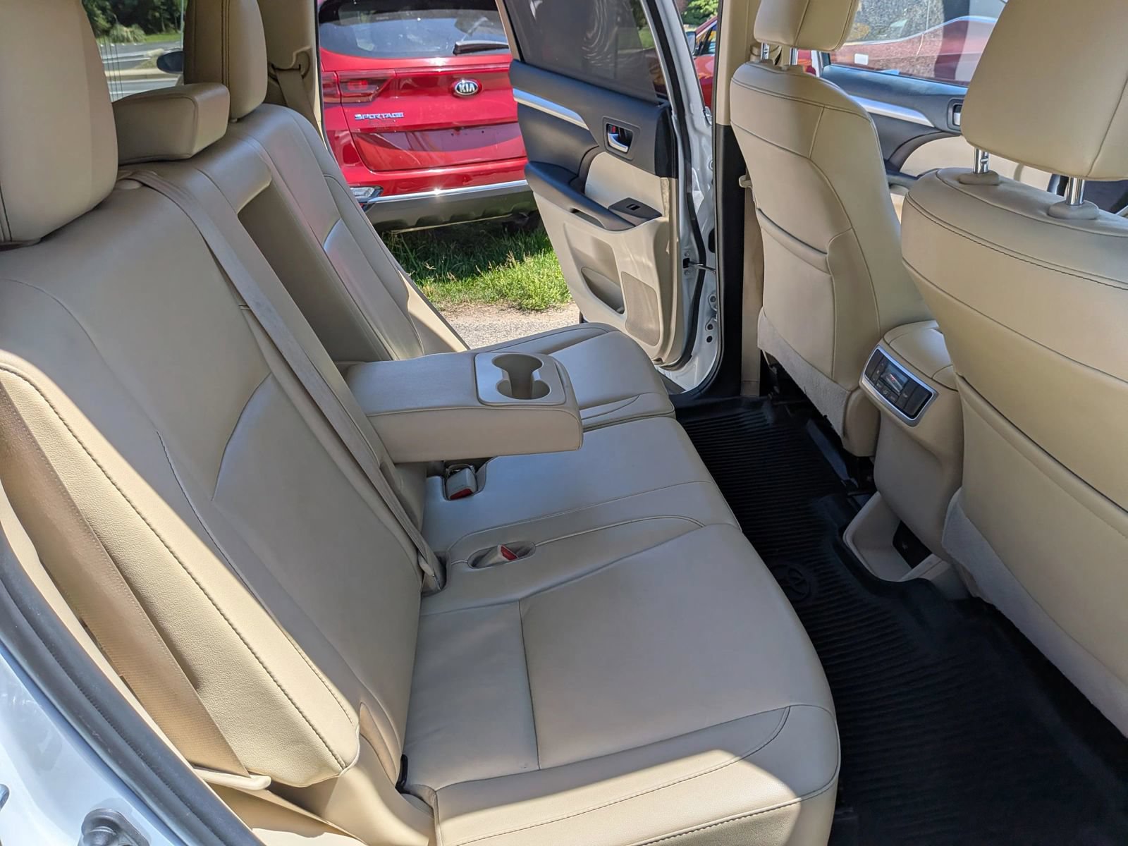Used 2019 Toyota Highlander XLE AWD/4WD image 44