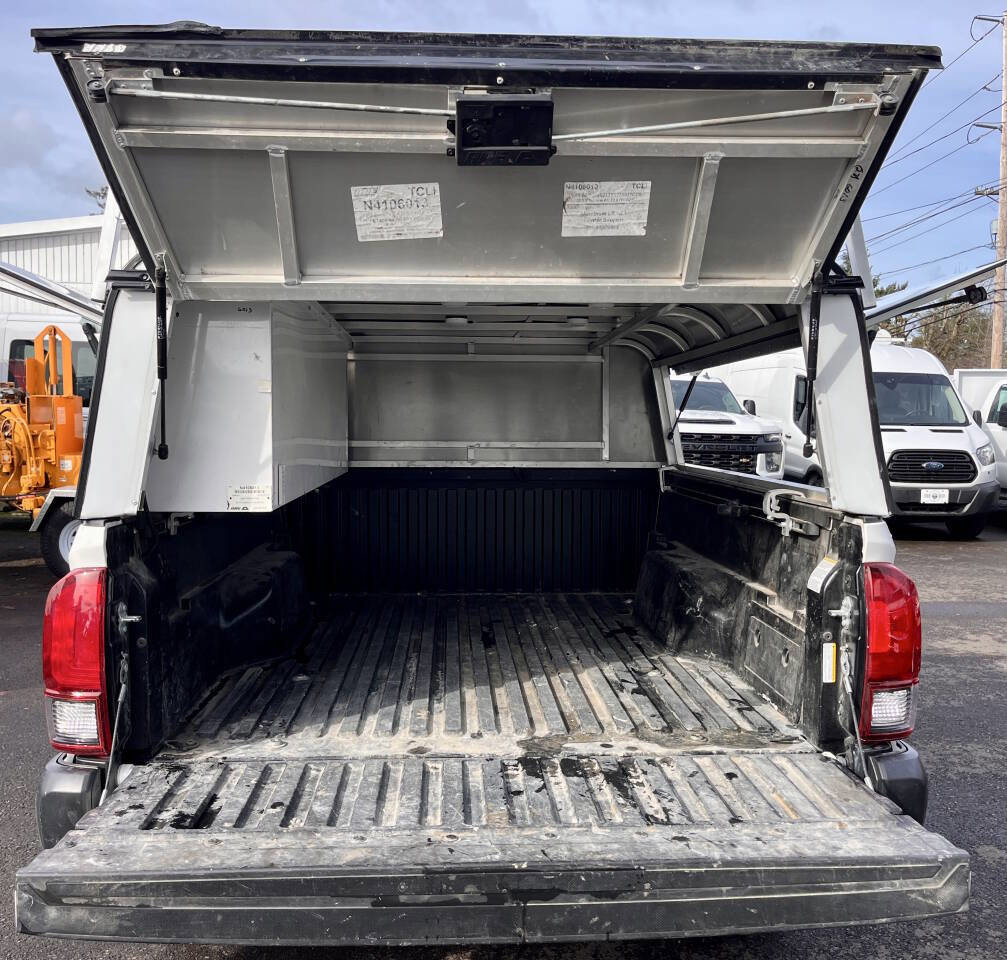 Used 2022 Toyota Tacoma SR image 5