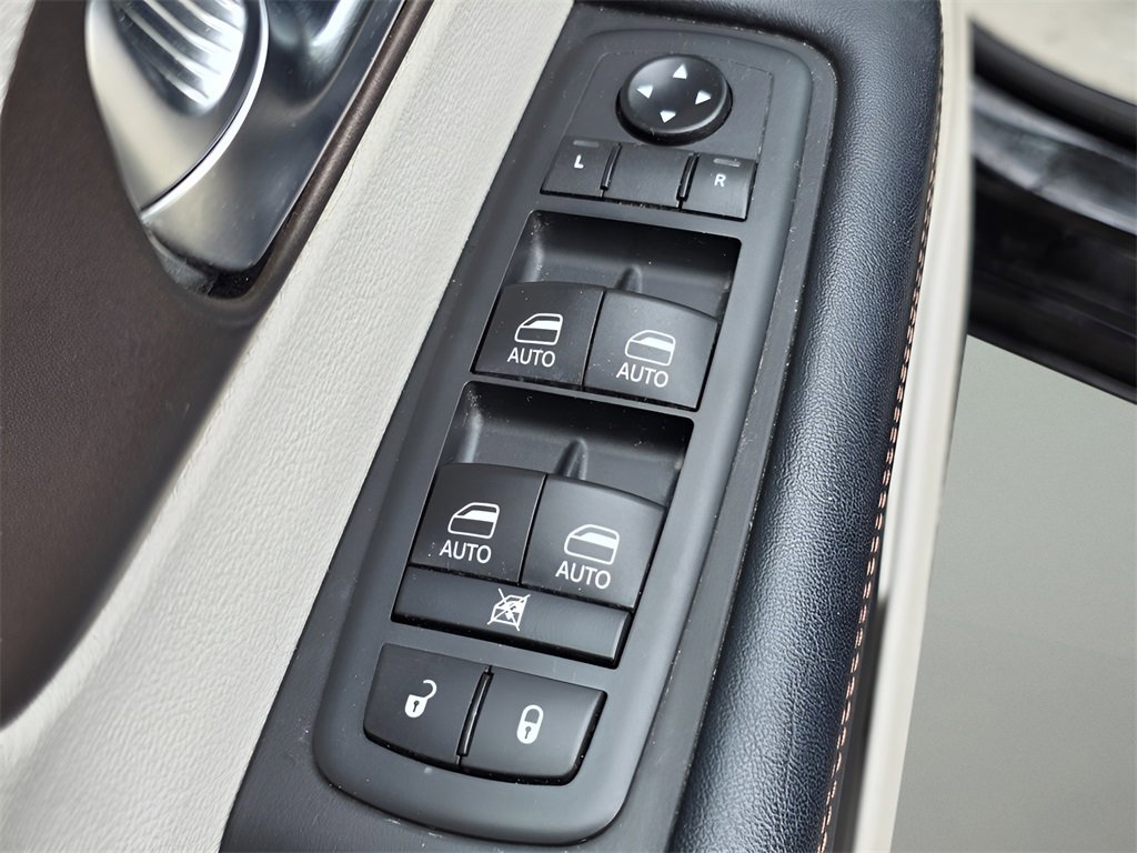 Used 2019 Chrysler Pacifica Touring-L Plus w/ Advanced Safetytec Group image 19