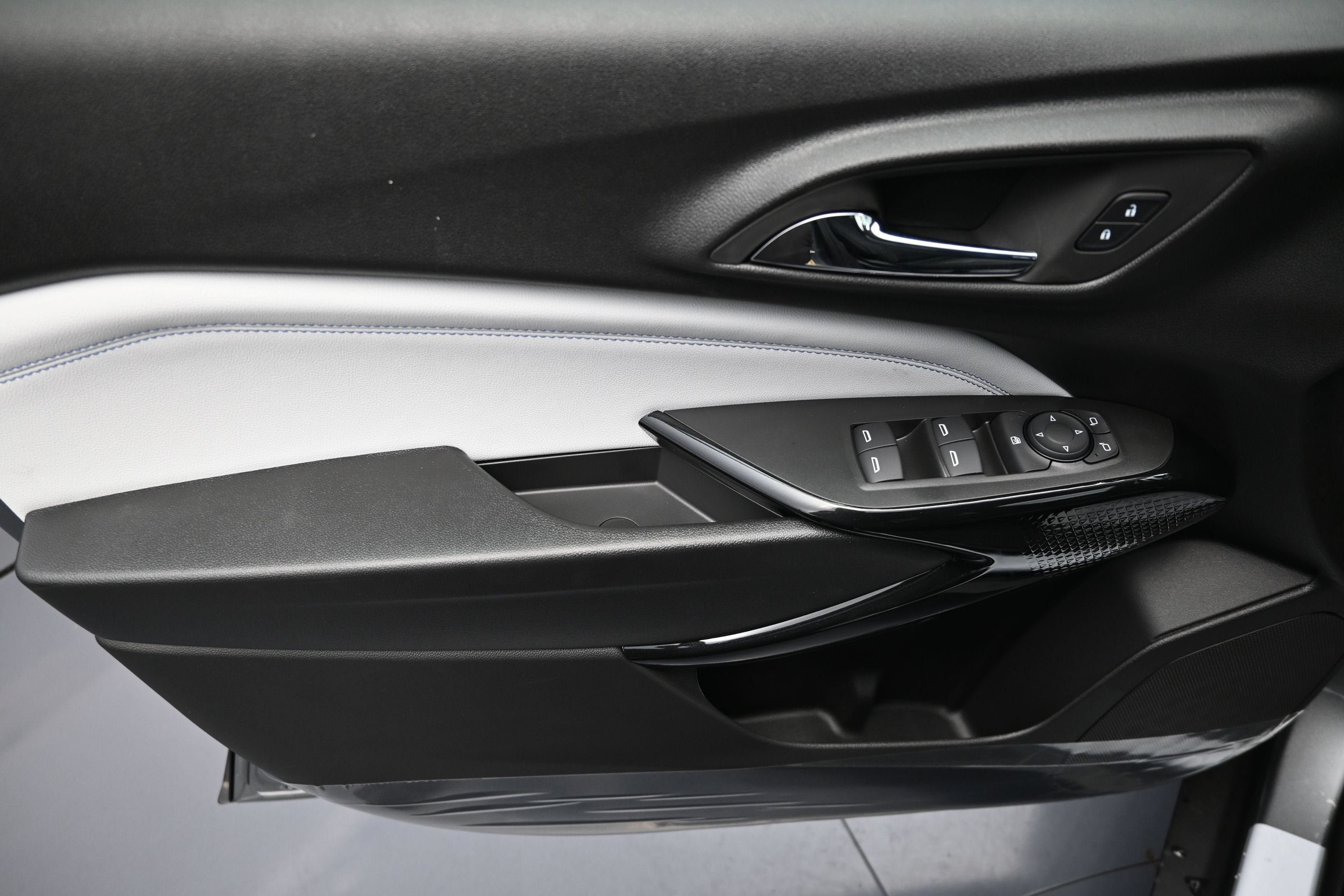 New 2026 Chevrolet Trax LT w/ Sunroof Package FWD image 25