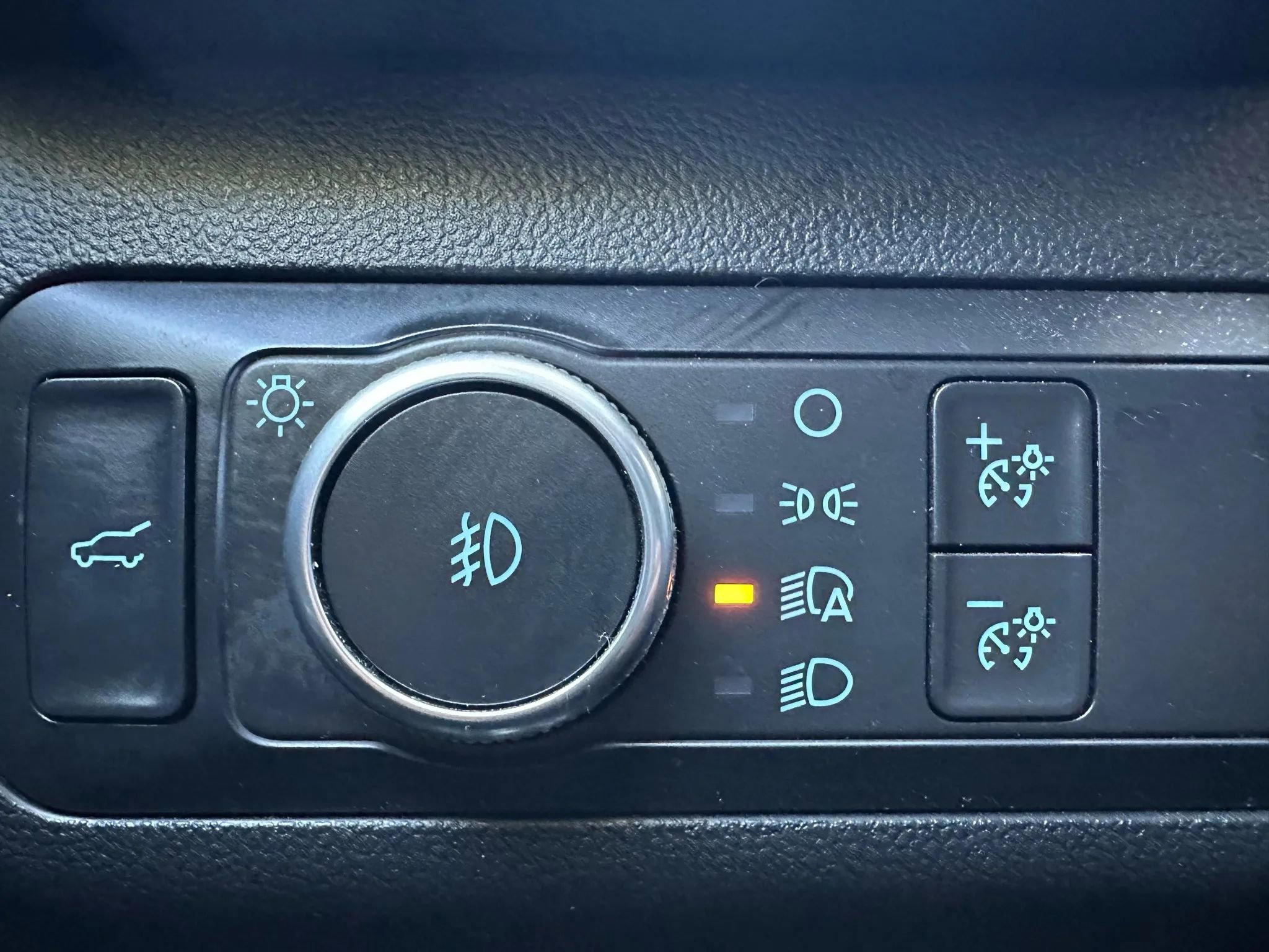 Used 2020 Ford Escape Titanium image 24