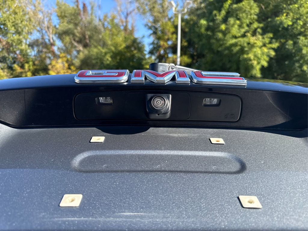 Used 2023 GMC Acadia SLE w/ Driver Convenience Package image 16