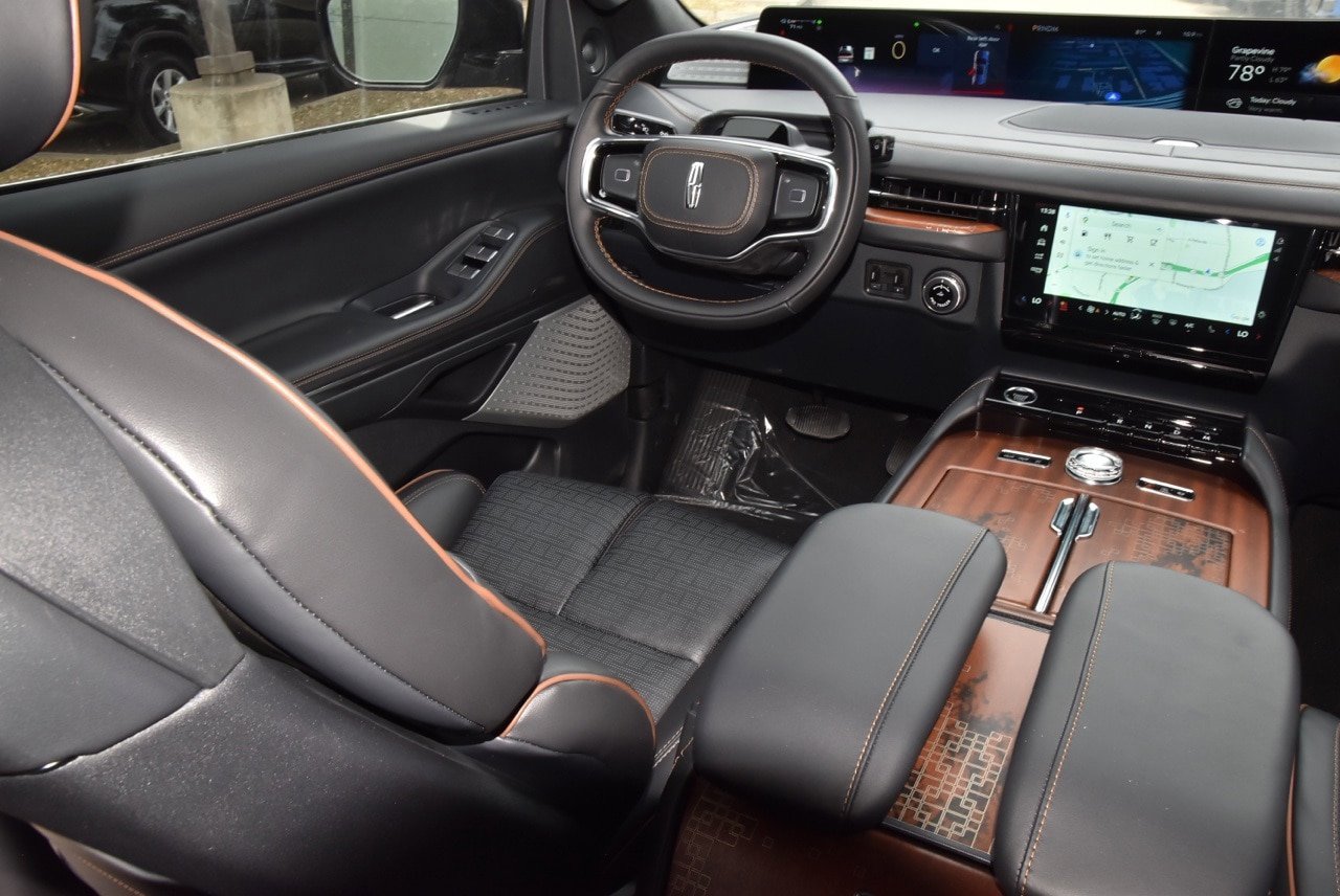 New 2025 Lincoln Navigator L Black Label AWD/4WD image 23