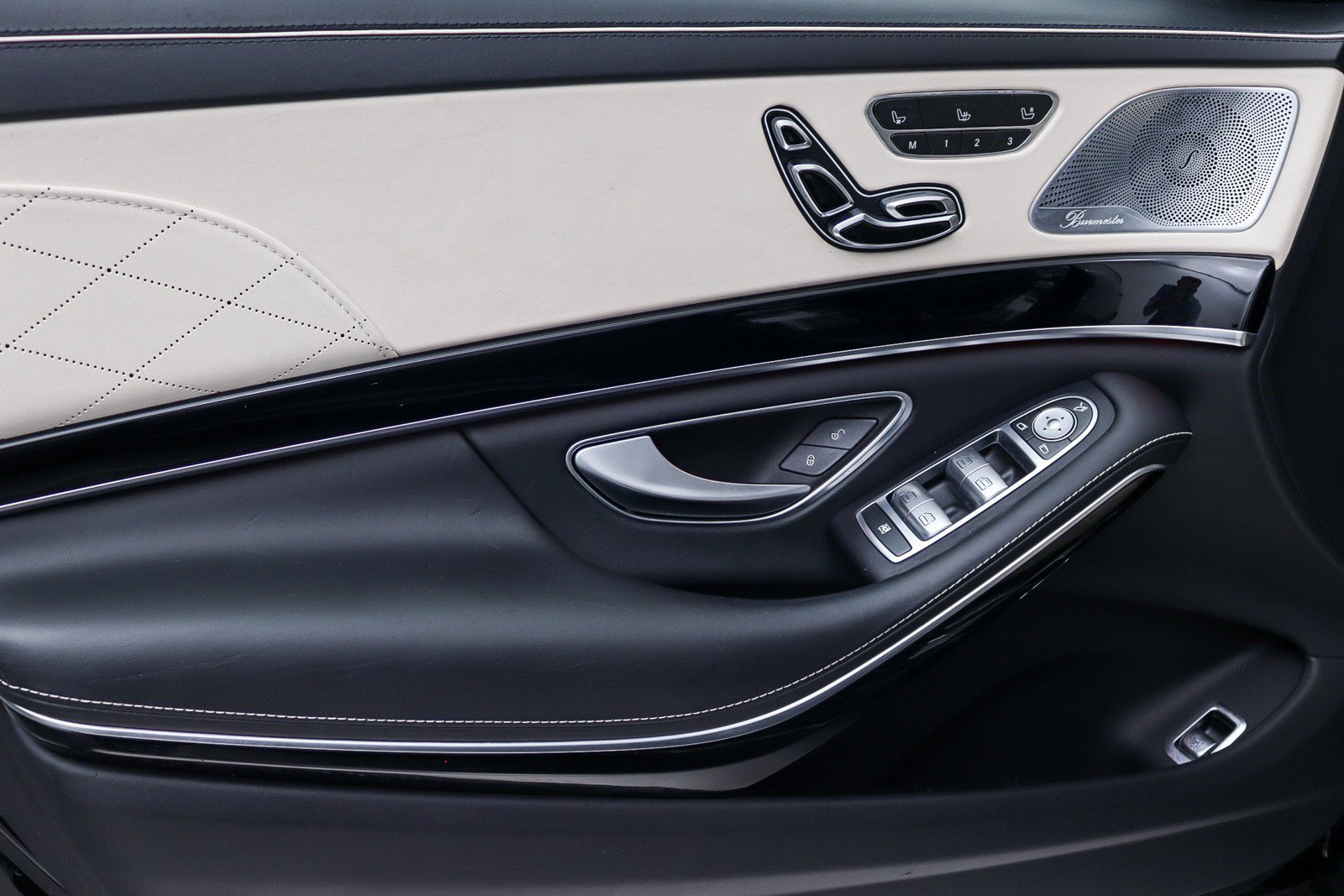 Used 2017 Mercedes-Benz S 550 Sedan image 25