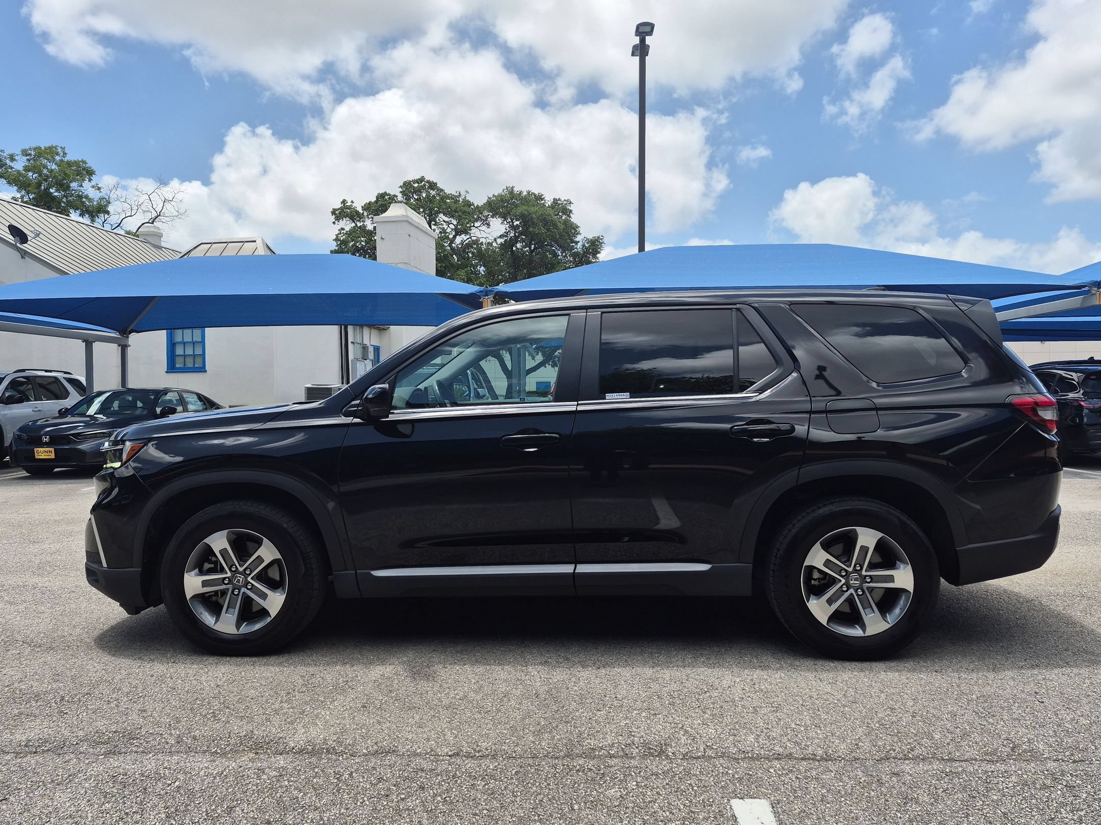 Used 2024 Honda Pilot EX-L image 6