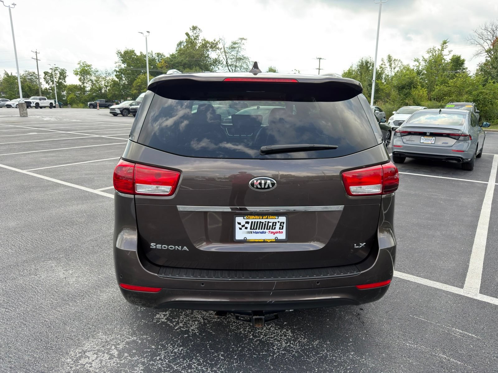Used 2017 Kia Sedona LX w/ LX Essentials Premium Package FWD image 5