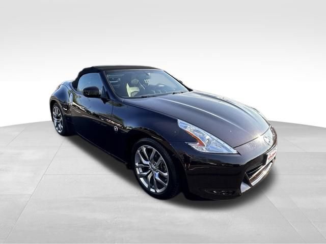 Used 2010 Nissan 370Z Touring RWD image 10
