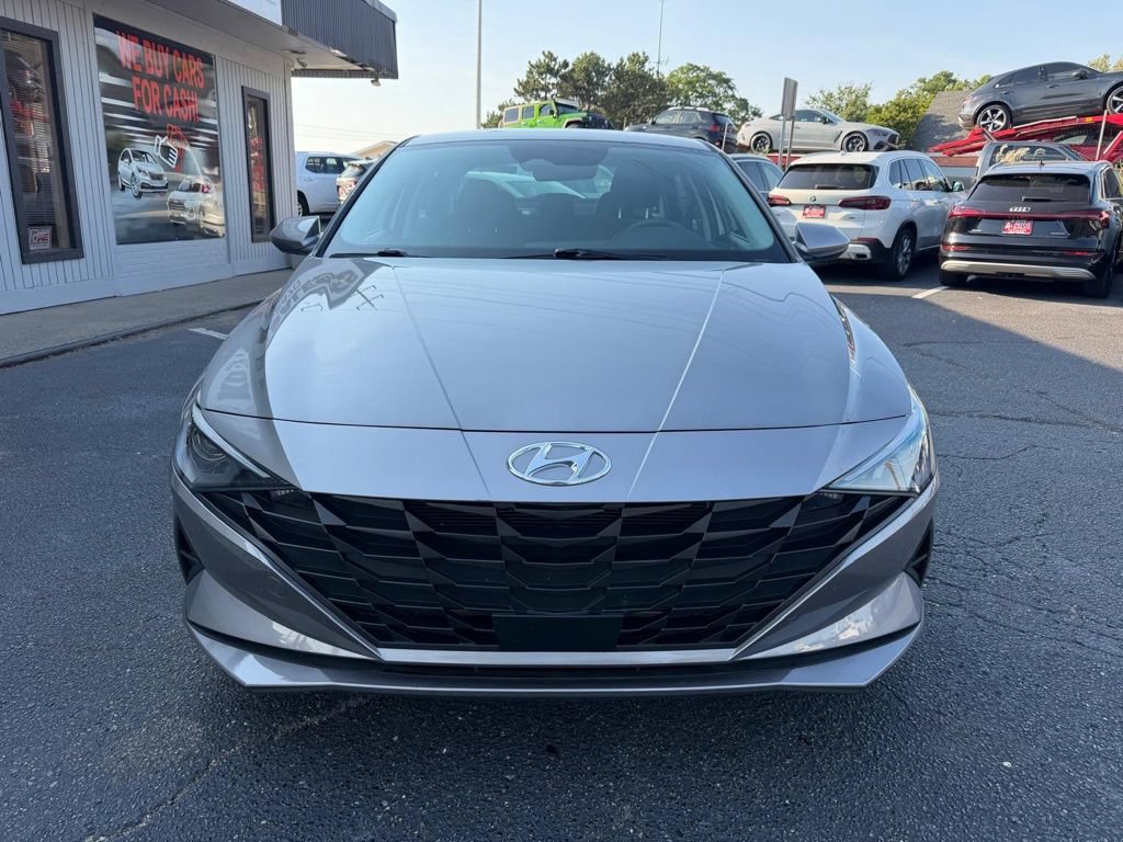 Used 2023 Hyundai Elantra SEL w/ Convenience Package FWD image 3