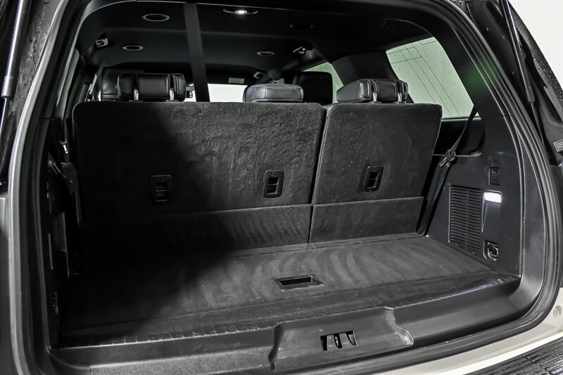 Used 2019 Ford Expedition XLT w/ Equipment Group 201A AWD/4WD image 10