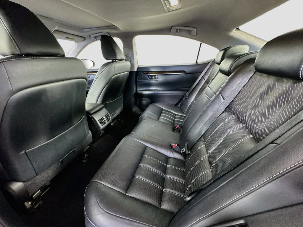 Used 2016 Lexus ES 300h FWD image 27