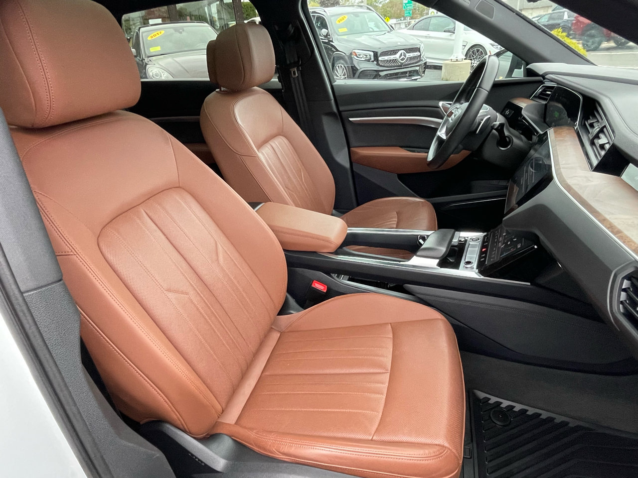 Used 2023 Audi e-tron Premium Plus w/ Premium Plus Package image 28