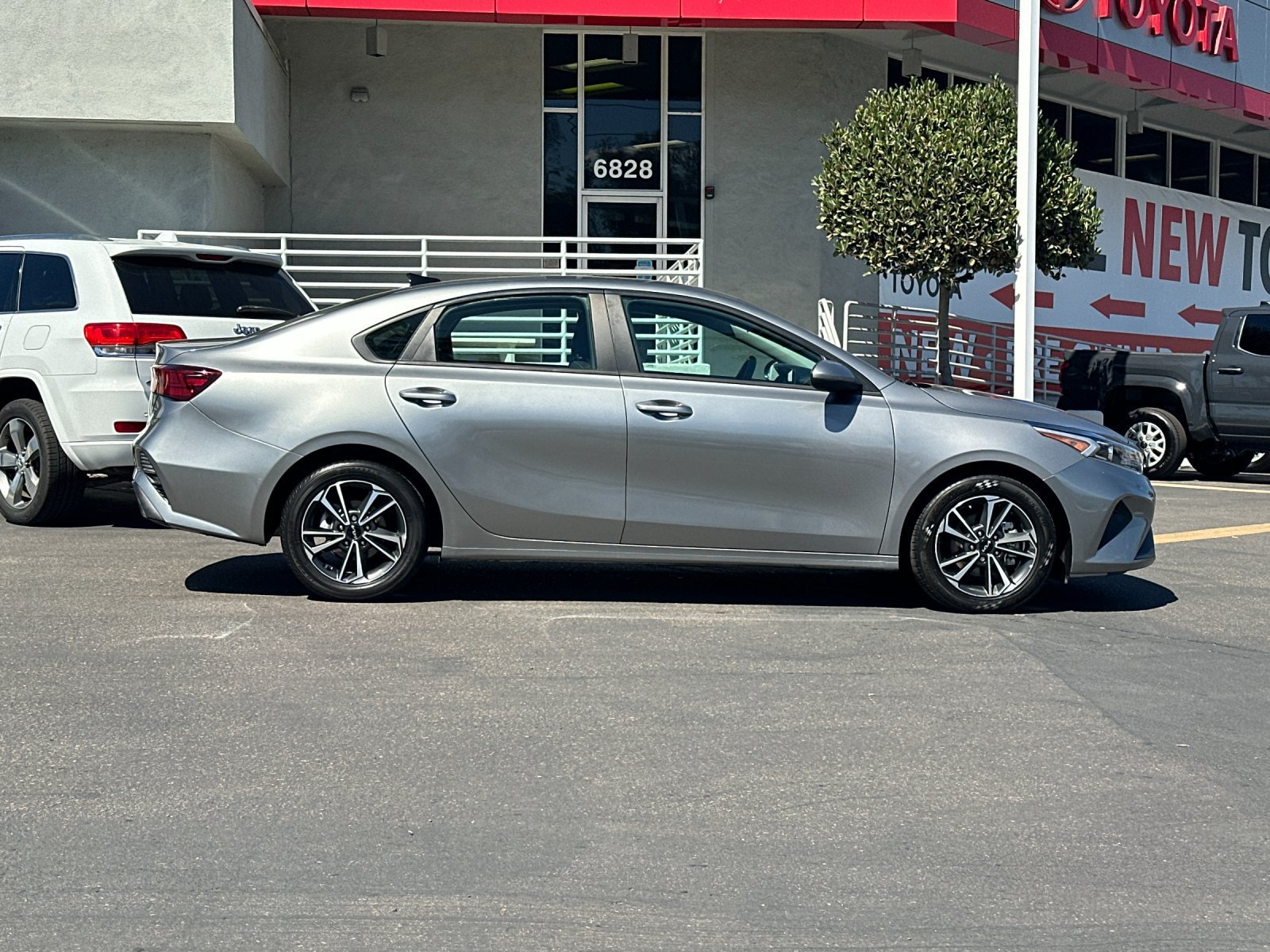 Used 2023 Kia Forte LXS FWD image 6