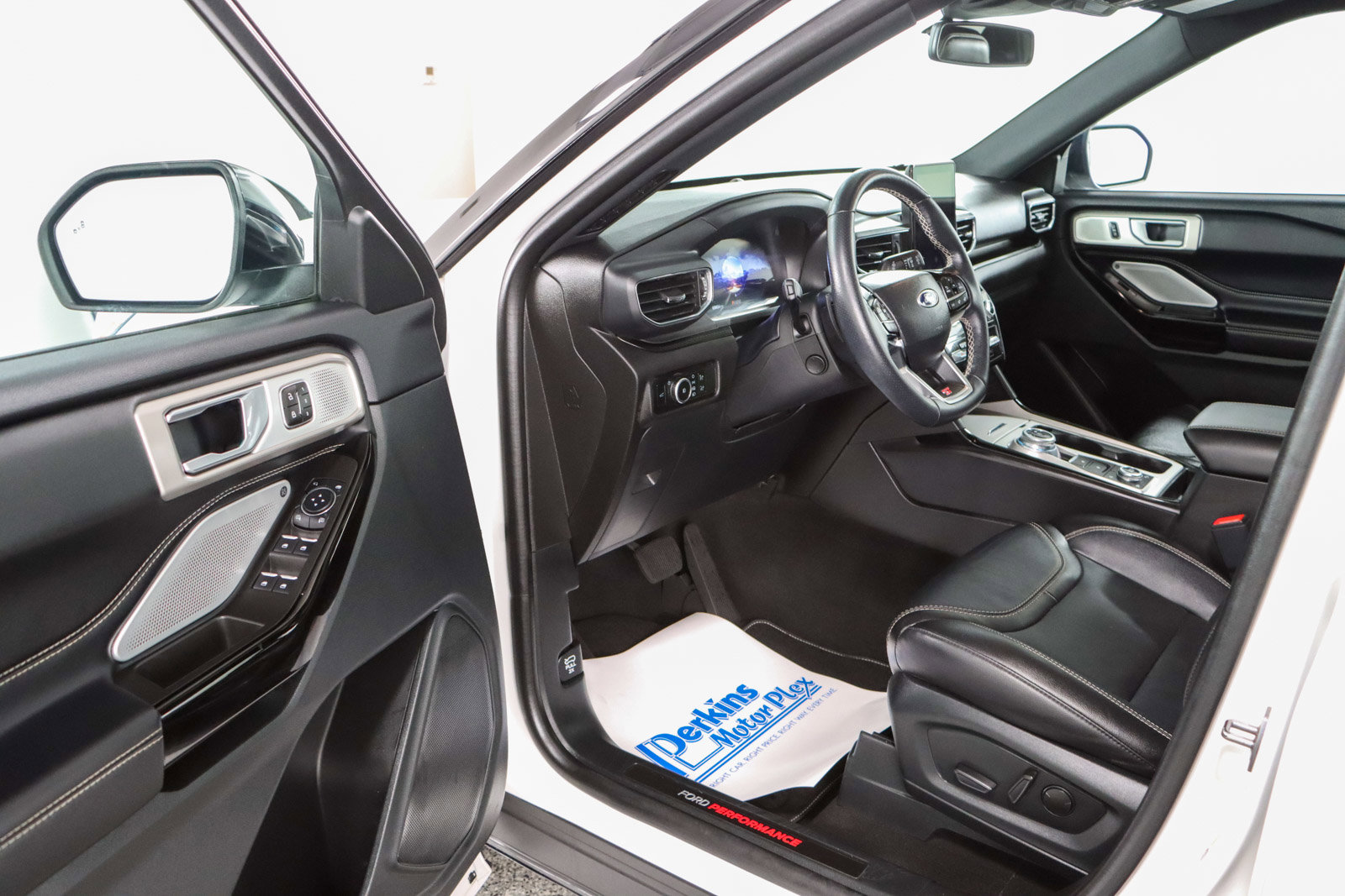 Used 2023 Ford Explorer ST w/ Equipment Group 401A image 3